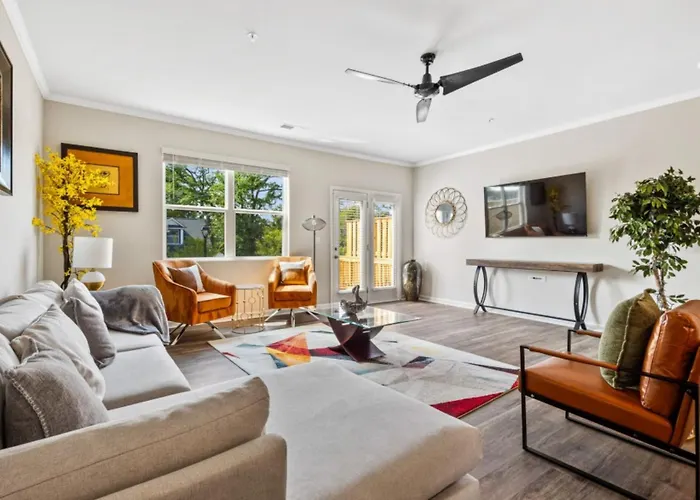 Price Cut, New Lux Home 5 Mins To Airport , 15 Min To Downtown, 25 Min To Buckhead With 3 Beds And 3 Baths