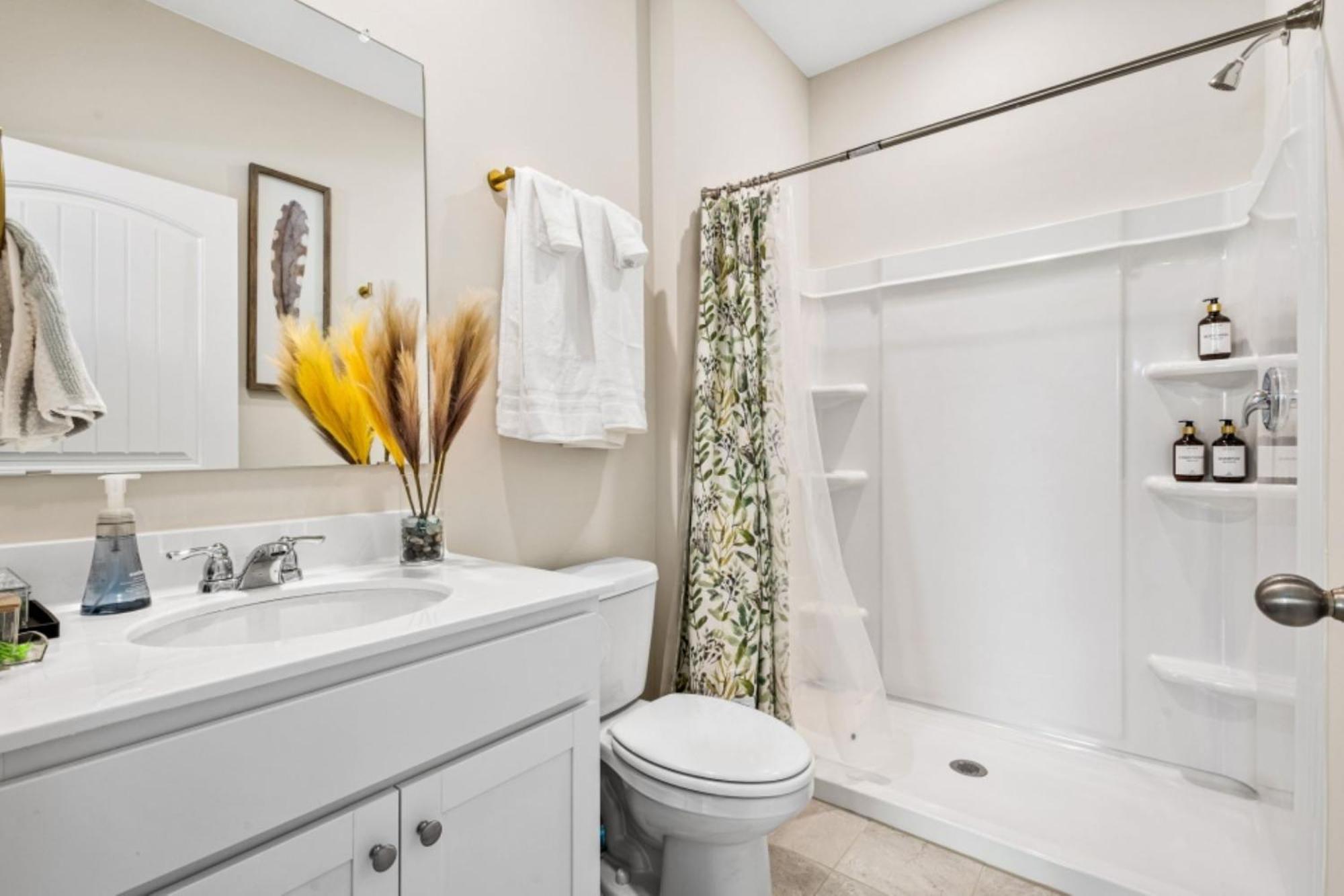 Price Cut, New Lux 5 Mins To Airport , 15 Min To Downtown, 25 Min To Buckhead With 3 Beds And 3 Baths Homestay *