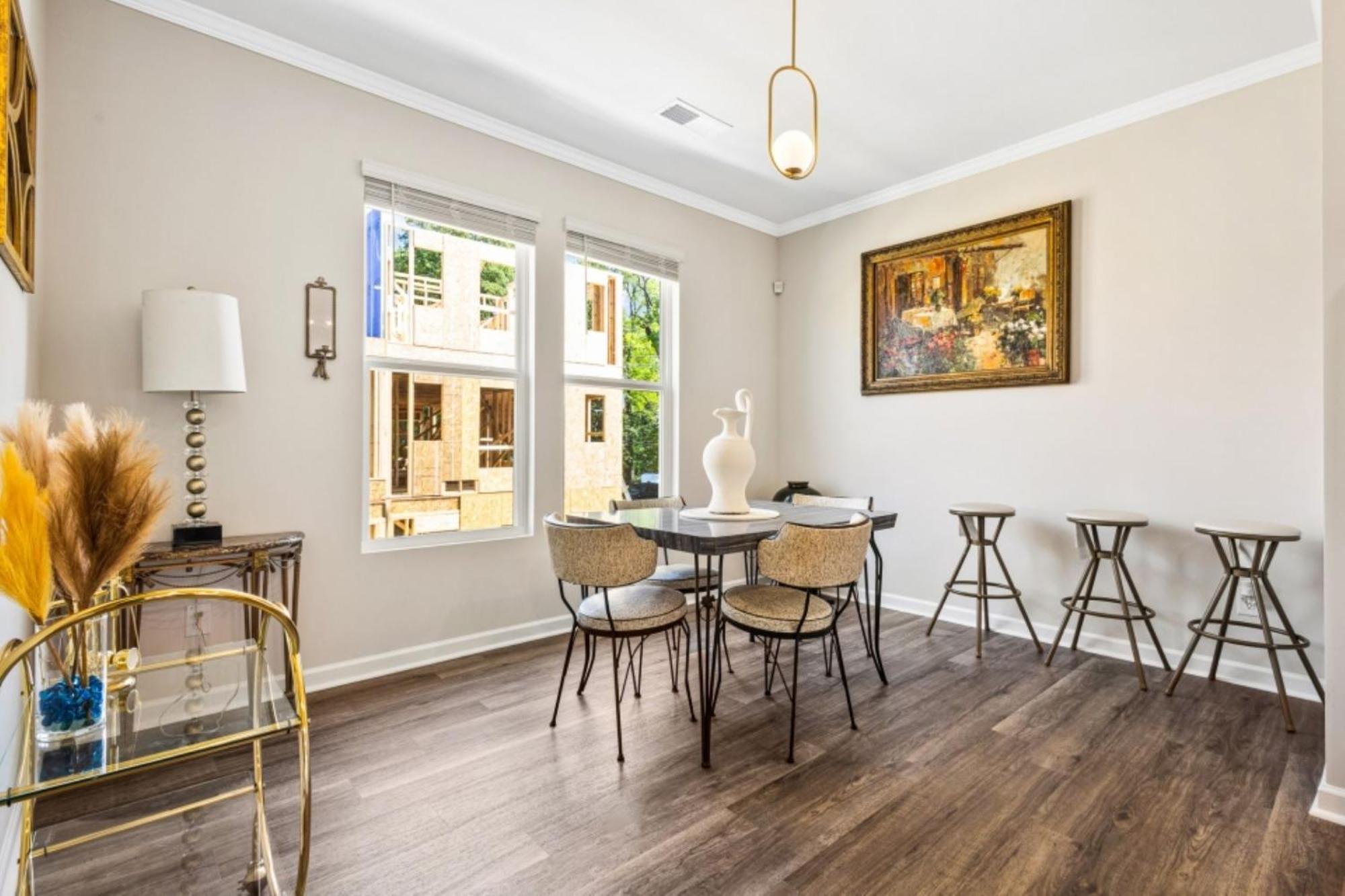 Price Cut, New Lux 5 Mins To Airport , 15 Min To Downtown, 25 Min To Buckhead With 3 Beds And 3 Baths