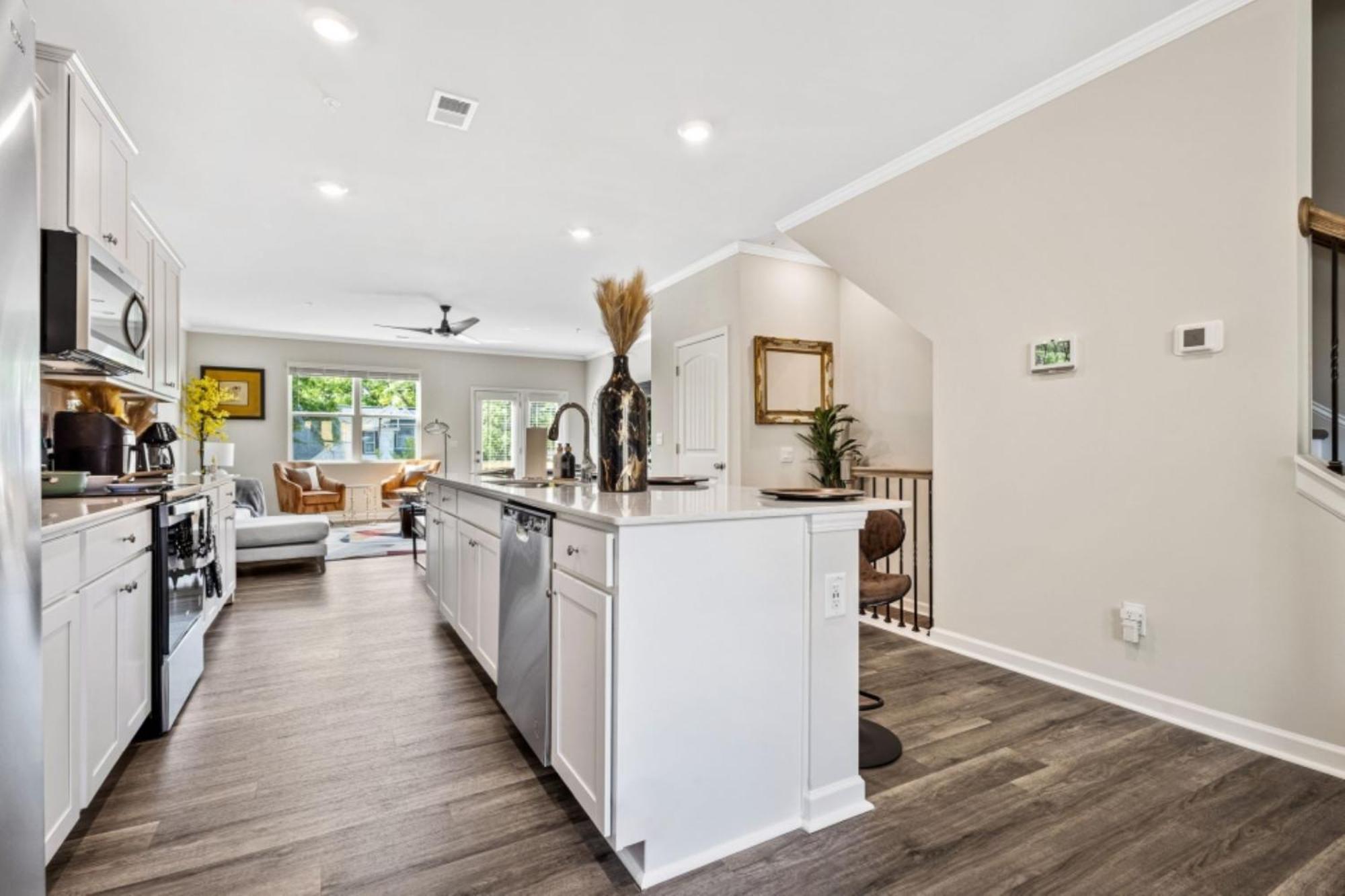 Price Cut, New Lux 5 Mins To Airport , 15 Min To Downtown, 25 Min To Buckhead With 3 Beds And 3 Baths Homestay