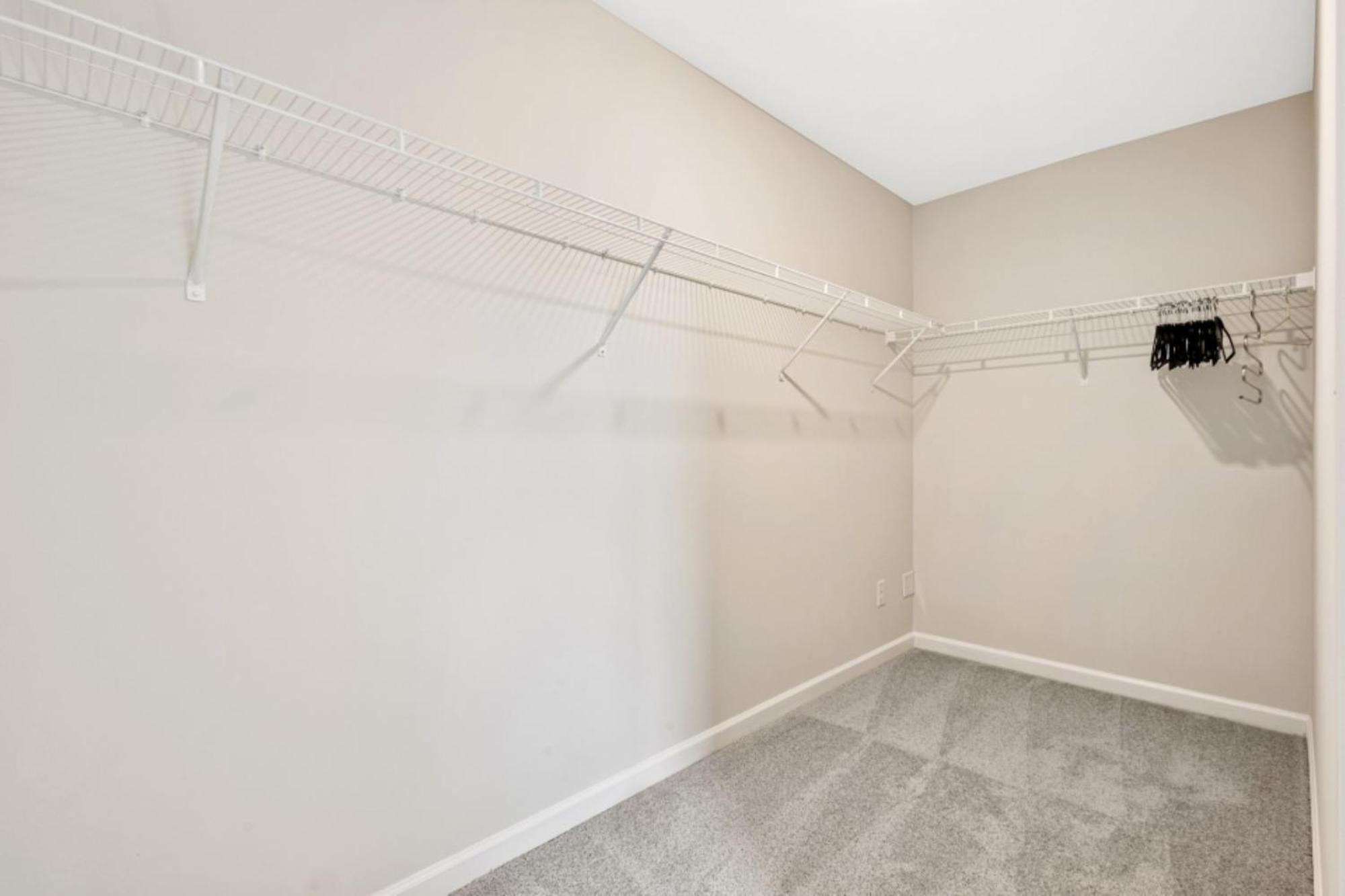 Price Cut, New Lux 5 Mins To Airport , 15 Min To Downtown, 25 Min To Buckhead With 3 Beds And 3 Baths * Atlanta