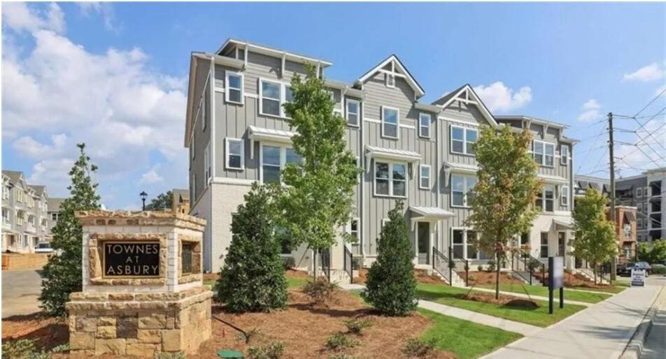 Price Cut, New Lux 5 Mins To Airport , 15 Min To Downtown, 25 Min To Buckhead With 3 Beds And 3 Baths Homestay